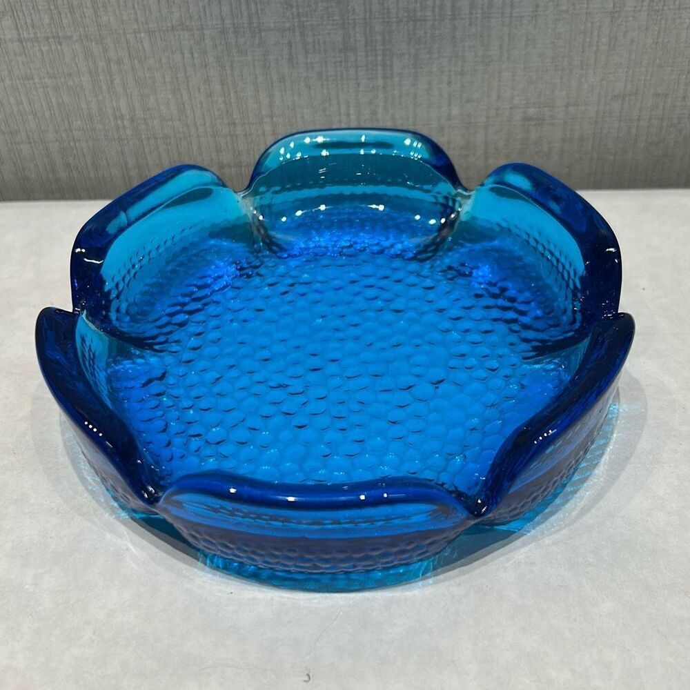 Vtg Anchor Hocking Blue Lotus Pebble Art Glass Ashtray Flower MCM Bowl Trinket D